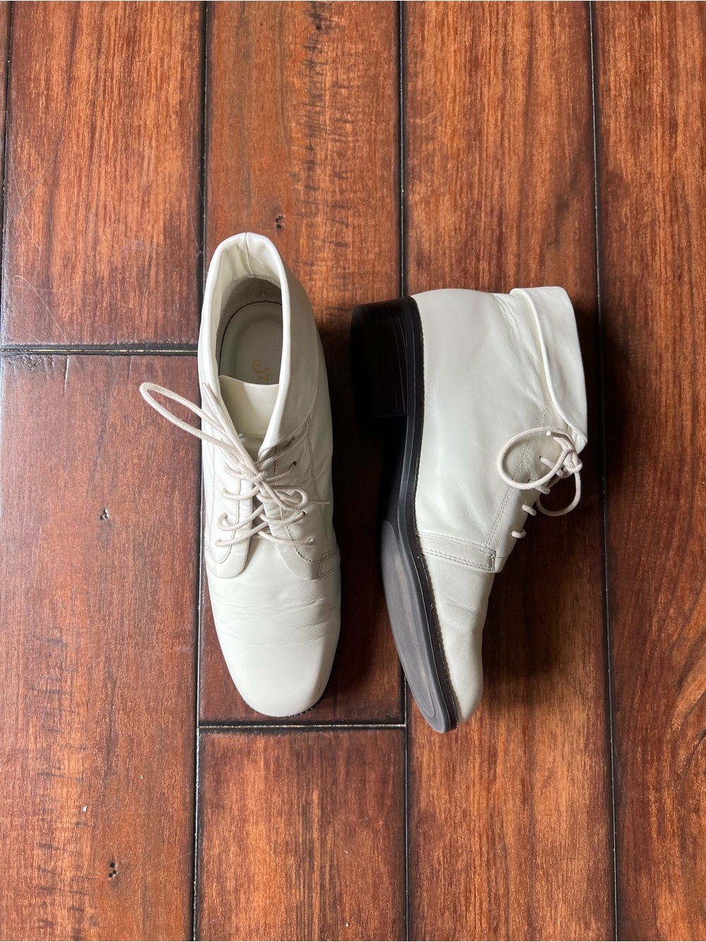 Vintage St. John's Bay White Leather Lace Up Boots 7M